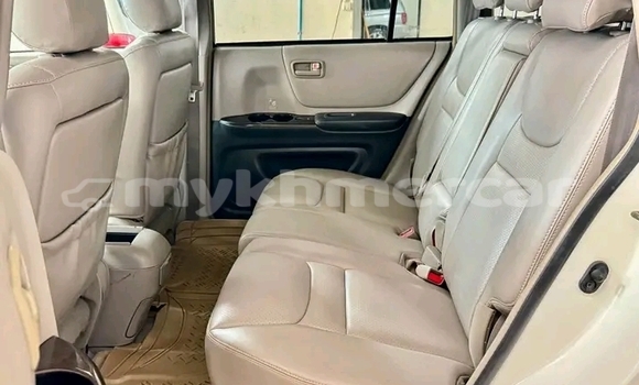 Buy Used Toyota Highlander White Car in Chbar Mon in Kampong Speu Province Buy Used Toyota Highlander White Car in Chbar Mon in Kampong Speu Province