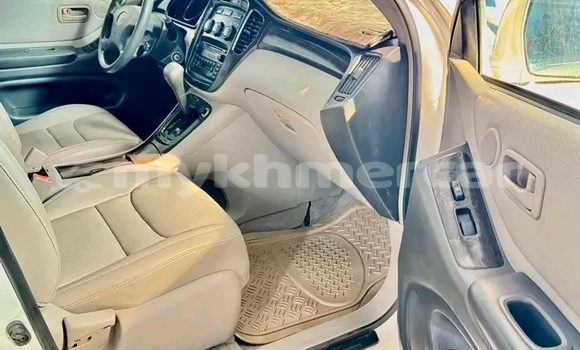 Buy Used Toyota Highlander White Car in Chbar Mon in Kampong Speu Province Buy Used Toyota Highlander White Car in Chbar Mon in Kampong Speu Province