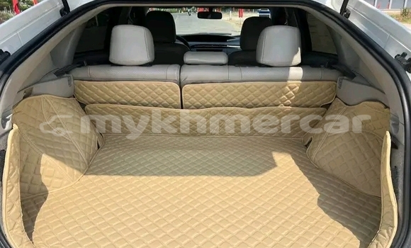 Buy Used Toyota Prius White Car in Chbar Mon in Kampong Speu Province Buy Used Toyota Prius White Car in Chbar Mon in Kampong Speu Province