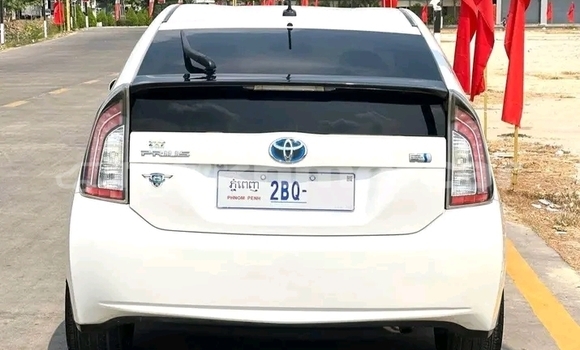 Buy Used Toyota Prius White Car in Chbar Mon in Kampong Speu Province Buy Used Toyota Prius White Car in Chbar Mon in Kampong Speu Province
