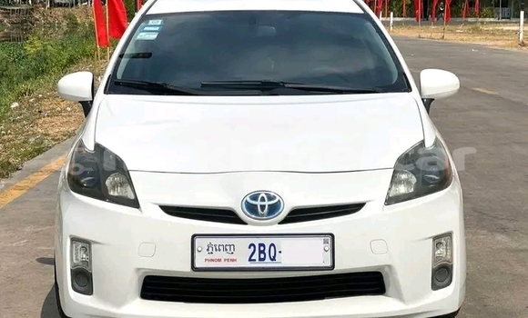 Buy Used Toyota Prius White Car in Chbar Mon in Kampong Speu Province Buy Used Toyota Prius White Car in Chbar Mon in Kampong Speu Province