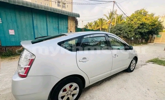 Buy Used Toyota Prius Other Car in Chbar Mon in Kampong Speu Province Buy Used Toyota Prius Other Car in Chbar Mon in Kampong Speu Province