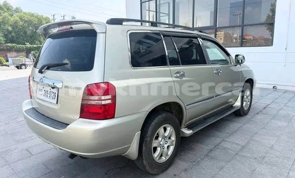 Buy Used Toyota Highlander White Car in Chbar Mon in Kampong Speu Province Buy Used Toyota Highlander White Car in Chbar Mon in Kampong Speu Province