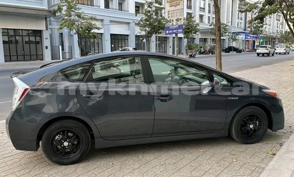Buy Used Toyota Prius Black Car in Chbar Mon in Kampong Speu Province Buy Used Toyota Prius Black Car in Chbar Mon in Kampong Speu Province