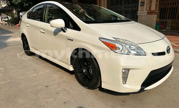 Buy Used Toyota Prius White Car in Cheom Ksan in Preah Vihear Province Buy Used Toyota Prius White Car in Cheom Ksan in Preah Vihear Province