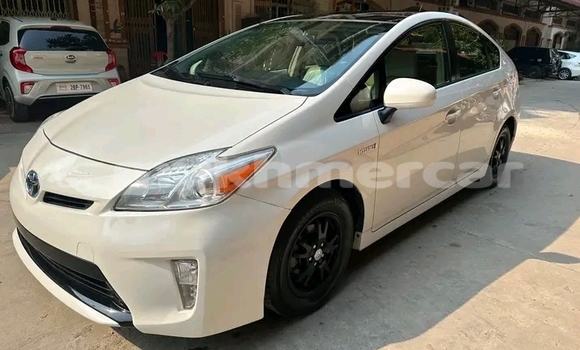 Buy Used Toyota Prius White Car in Cheom Ksan in Preah Vihear Province Buy Used Toyota Prius White Car in Cheom Ksan in Preah Vihear Province