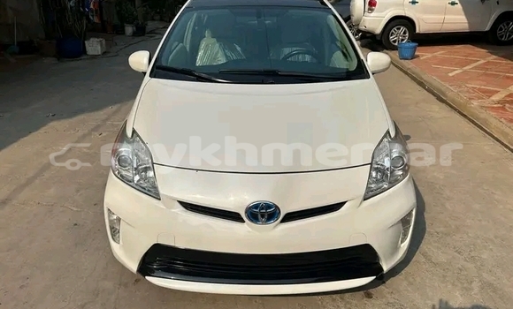 Buy Used Toyota Prius White Car in Cheom Ksan in Preah Vihear Province Buy Used Toyota Prius White Car in Cheom Ksan in Preah Vihear Province
