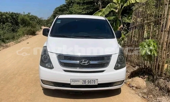 Buy Used Hyundai Starex White Car in Chbar Mon in Kampong Speu Province Buy Used Hyundai Starex White Car in Chbar Mon in Kampong Speu Province