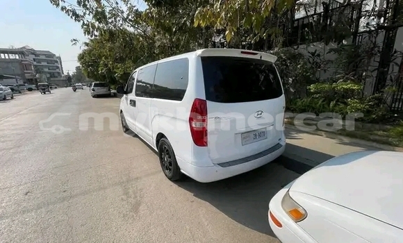 Buy Used Hyundai Starex White Car in Chbar Mon in Kampong Speu Province Buy Used Hyundai Starex White Car in Chbar Mon in Kampong Speu Province