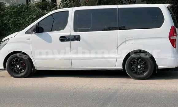 Buy Used Hyundai Starex White Car in Chbar Mon in Kampong Speu Province Buy Used Hyundai Starex White Car in Chbar Mon in Kampong Speu Province