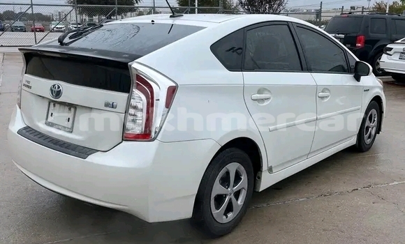 Buy Used Toyota Prius White Car in Chbar Mon in Kampong Speu Province Buy Used Toyota Prius White Car in Chbar Mon in Kampong Speu Province