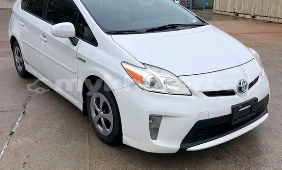 Buy Used Toyota Prius White Car in Chbar Mon in Kampong Speu Province Buy Used Toyota Prius White Car in Chbar Mon in Kampong Speu Province