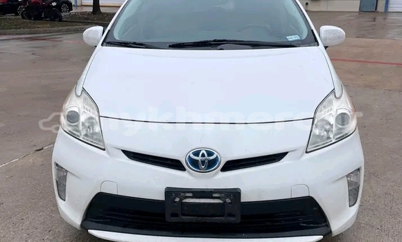 Buy Used Toyota Prius White Car in Chbar Mon in Kampong Speu Province Buy Used Toyota Prius White Car in Chbar Mon in Kampong Speu Province