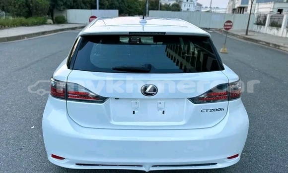 Buy Used Lexus CT White Car in Chbar Mon in Kampong Speu Province Buy Used Lexus CT White Car in Chbar Mon in Kampong Speu Province