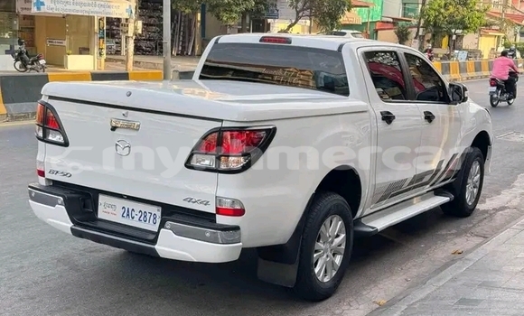 Buy Used Mazda BT-50 White Car in Prey Veng in Prey Veng Province Buy Used Mazda BT-50 White Car in Prey Veng in Prey Veng Province