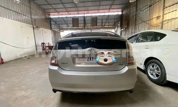 Buy Used Toyota Prius White Car in Chbar Mon in Kampong Speu Province Buy Used Toyota Prius White Car in Chbar Mon in Kampong Speu Province