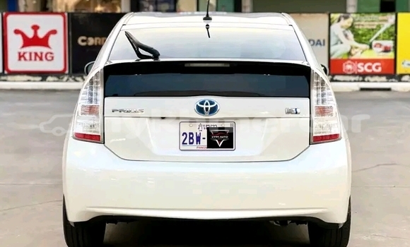 Buy Used Toyota Prius White Car in Cheom Ksan in Preah Vihear Province Buy Used Toyota Prius White Car in Cheom Ksan in Preah Vihear Province