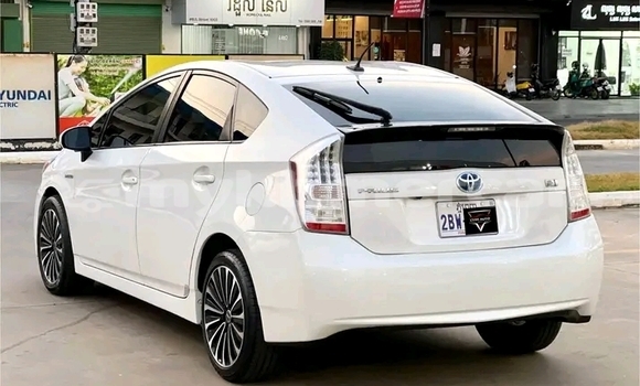 Buy Used Toyota Prius White Car in Cheom Ksan in Preah Vihear Province Buy Used Toyota Prius White Car in Cheom Ksan in Preah Vihear Province