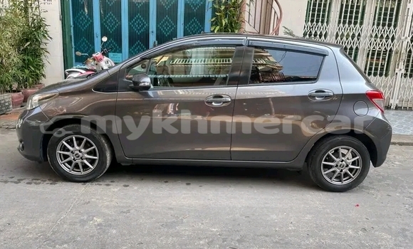 Buy Used Toyota Vitz Other Car in Chbar Mon in Kampong Speu Province Buy Used Toyota Vitz Other Car in Chbar Mon in Kampong Speu Province