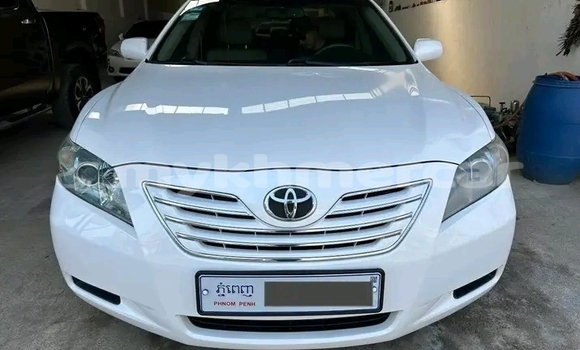 Buy Used Toyota Camry White Car in Dăm Thnăm in Kampot Province Buy Used Toyota Camry White Car in Dăm Thnăm in Kampot Province