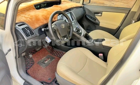 Buy Used Toyota Prius Alpha White Car in Chbar Mon in Kampong Speu Province Buy Used Toyota Prius Alpha White Car in Chbar Mon in Kampong Speu Province