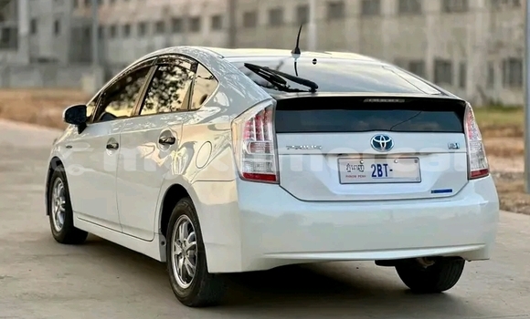Buy Used Toyota Prius Alpha White Car in Chbar Mon in Kampong Speu Province Buy Used Toyota Prius Alpha White Car in Chbar Mon in Kampong Speu Province