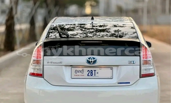 Buy Used Toyota Prius Alpha White Car in Chbar Mon in Kampong Speu Province Buy Used Toyota Prius Alpha White Car in Chbar Mon in Kampong Speu Province