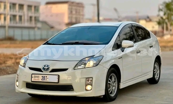 Buy Used Toyota Prius Alpha White Car in Chbar Mon in Kampong Speu Province Buy Used Toyota Prius Alpha White Car in Chbar Mon in Kampong Speu Province