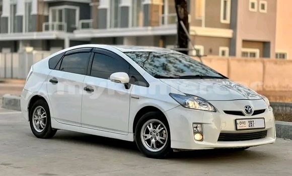 Buy Used Toyota Prius Alpha White Car in Chbar Mon in Kampong Speu Province Buy Used Toyota Prius Alpha White Car in Chbar Mon in Kampong Speu Province