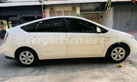 Buy Used Toyota Prius White Car in Chbar Mon in Kampong Speu Province Buy Used Toyota Prius White Car in Chbar Mon in Kampong Speu Province