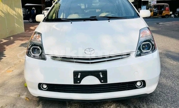 Buy Used Toyota Prius White Car in Chbar Mon in Kampong Speu Province Buy Used Toyota Prius White Car in Chbar Mon in Kampong Speu Province