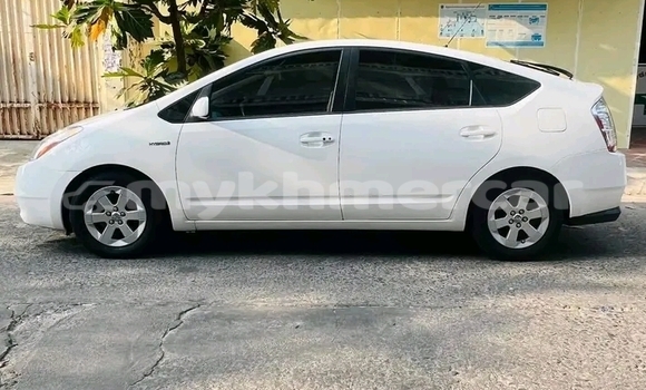 Buy Used Toyota Prius White Car in Chbar Mon in Kampong Speu Province Buy Used Toyota Prius White Car in Chbar Mon in Kampong Speu Province