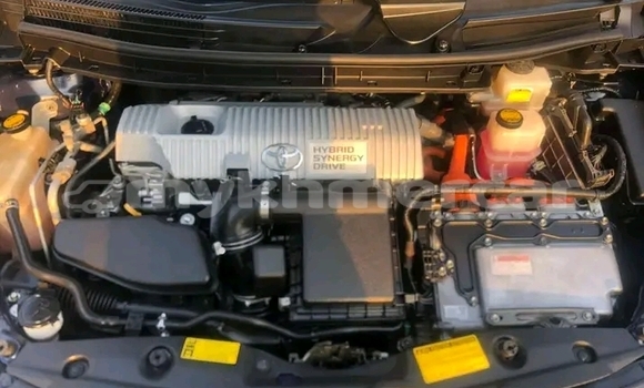 Buy Used Toyota Prius Green Car in Chbar Mon in Kampong Speu Province Buy Used Toyota Prius Green Car in Chbar Mon in Kampong Speu Province