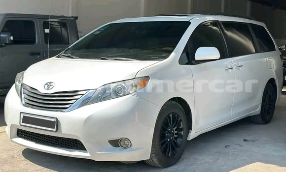 Buy Used Toyota Sienna White Car in Battambang in Battambang Province Buy Used Toyota Sienna White Car in Battambang in Battambang Province
