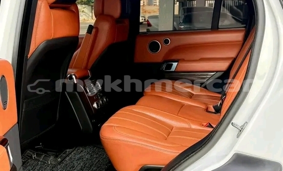 Buy Used Range Rover Evoque White Car in Chbar Mon in Kampong Speu Province Buy Used Range Rover Evoque White Car in Chbar Mon in Kampong Speu Province
