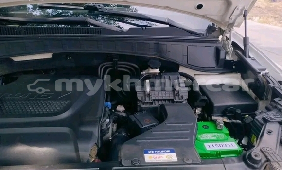 Buy Used Hyundai Santa Fe White Car in Chbar Mon in Kampong Speu Province Buy Used Hyundai Santa Fe White Car in Chbar Mon in Kampong Speu Province