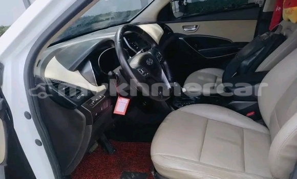 Buy Used Hyundai Santa Fe White Car in Chbar Mon in Kampong Speu Province Buy Used Hyundai Santa Fe White Car in Chbar Mon in Kampong Speu Province