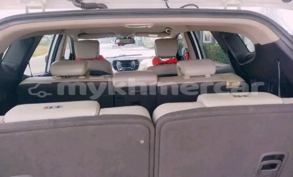 Buy Used Hyundai Santa Fe White Car in Chbar Mon in Kampong Speu Province Buy Used Hyundai Santa Fe White Car in Chbar Mon in Kampong Speu Province