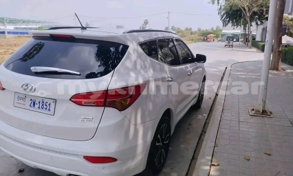 Buy Used Hyundai Santa Fe White Car in Chbar Mon in Kampong Speu Province Buy Used Hyundai Santa Fe White Car in Chbar Mon in Kampong Speu Province