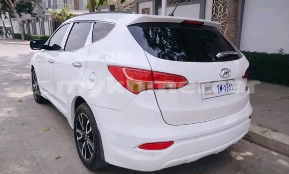 Buy Used Hyundai Santa Fe White Car in Chbar Mon in Kampong Speu Province Buy Used Hyundai Santa Fe White Car in Chbar Mon in Kampong Speu Province