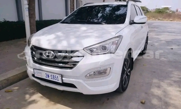 Buy Used Hyundai Santa Fe White Car in Chbar Mon in Kampong Speu Province Buy Used Hyundai Santa Fe White Car in Chbar Mon in Kampong Speu Province