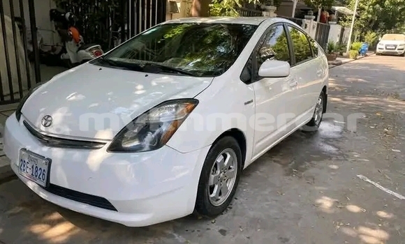 Buy Used Toyota Prius White Car in Chbar Mon in Kampong Speu Province Buy Used Toyota Prius White Car in Chbar Mon in Kampong Speu Province