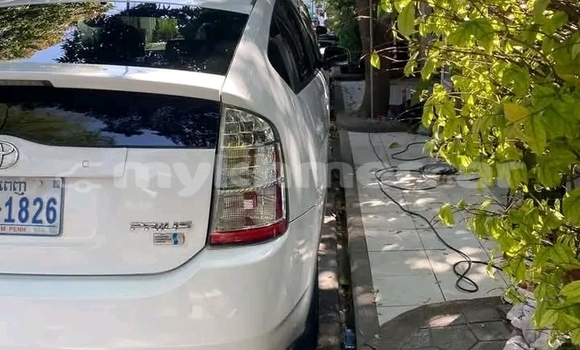 Buy Used Toyota Prius White Car in Chbar Mon in Kampong Speu Province Buy Used Toyota Prius White Car in Chbar Mon in Kampong Speu Province