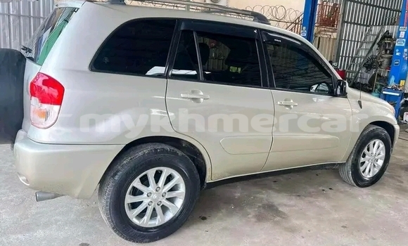 Buy Used Toyota RAV4 White Car in Chbar Mon in Kampong Speu Province Buy Used Toyota RAV4 White Car in Chbar Mon in Kampong Speu Province