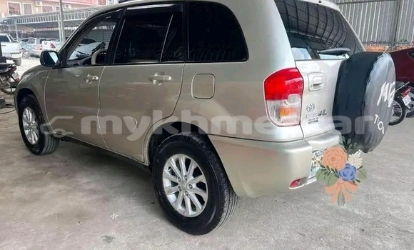 Buy Used Toyota RAV4 White Car in Chbar Mon in Kampong Speu Province Buy Used Toyota RAV4 White Car in Chbar Mon in Kampong Speu Province