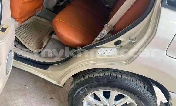 Buy Used Toyota RAV4 White Car in Chbar Mon in Kampong Speu Province Buy Used Toyota RAV4 White Car in Chbar Mon in Kampong Speu Province