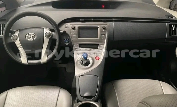 Buy Used Toyota Prius White Car in Chbar Mon in Kampong Speu Province Buy Used Toyota Prius White Car in Chbar Mon in Kampong Speu Province