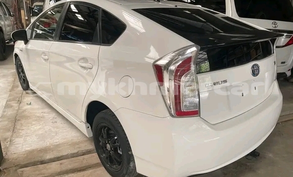 Buy Used Toyota Prius White Car in Chbar Mon in Kampong Speu Province Buy Used Toyota Prius White Car in Chbar Mon in Kampong Speu Province
