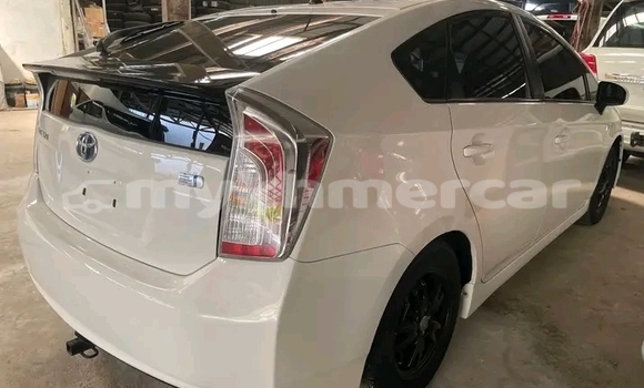Buy Used Toyota Prius White Car in Chbar Mon in Kampong Speu Province Buy Used Toyota Prius White Car in Chbar Mon in Kampong Speu Province
