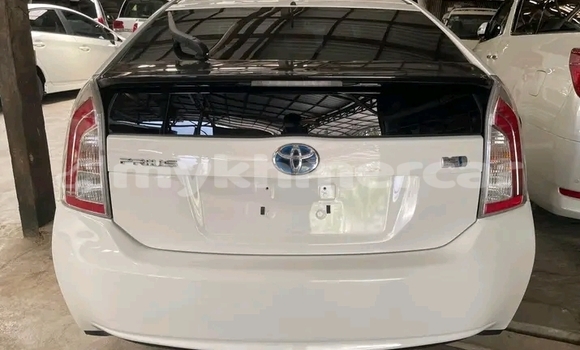Buy Used Toyota Prius White Car in Chbar Mon in Kampong Speu Province Buy Used Toyota Prius White Car in Chbar Mon in Kampong Speu Province